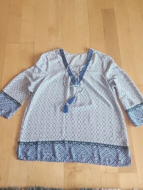 NYDJ Blue and White Geometric Tassel Tunic sz S small top with sleeves